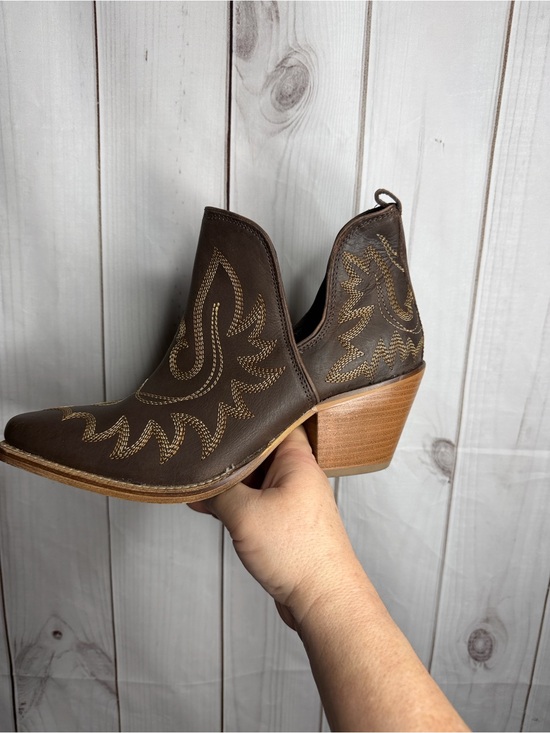 Myra Bag Shoes - Myra Alba Roja boot Western Embroidered Ankle Booties NEW tags and dust bag sz8